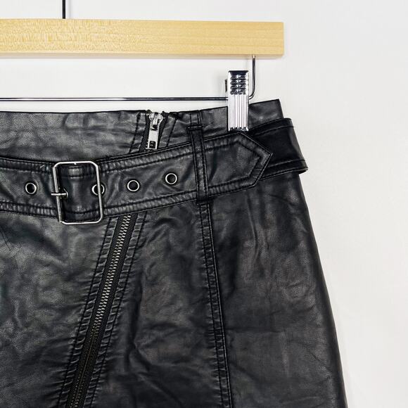 Free People Size 4 Black Feelin Fresh Vegan Mini Skirt Faux Leather Belted Zip - Picture 3 of 12